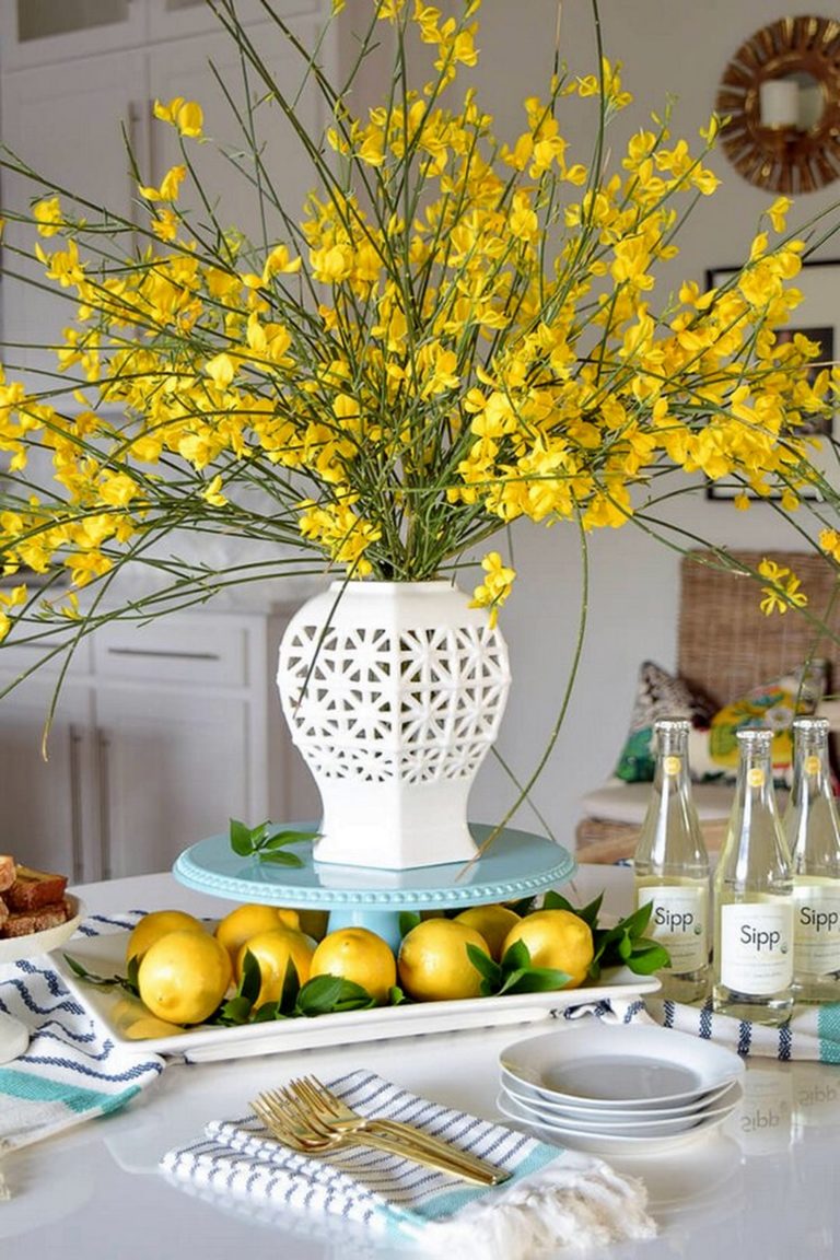 Fresh Spring Centerpiece Ideas to Give Your Table