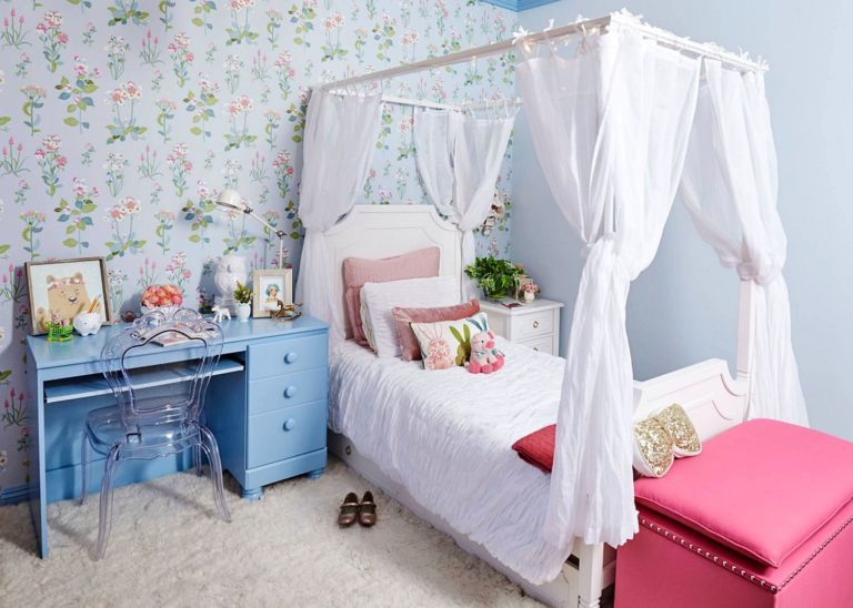 Picture-perfect shabby chic bedroom 