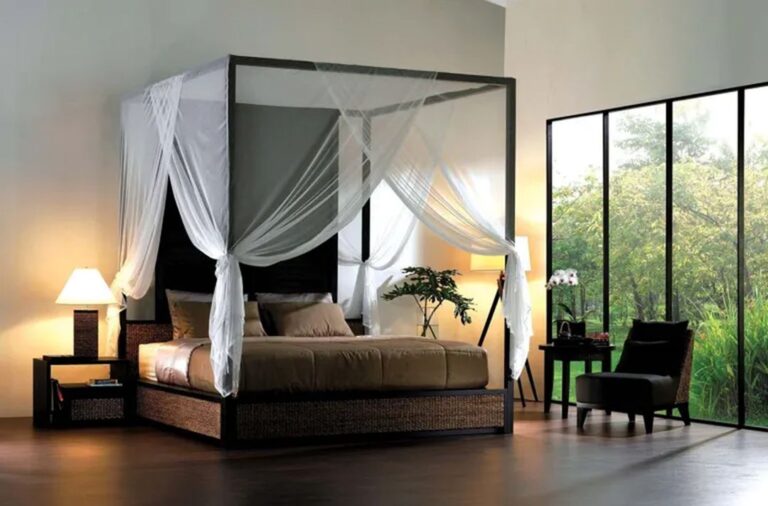 Luxury Bedroom With Canopy