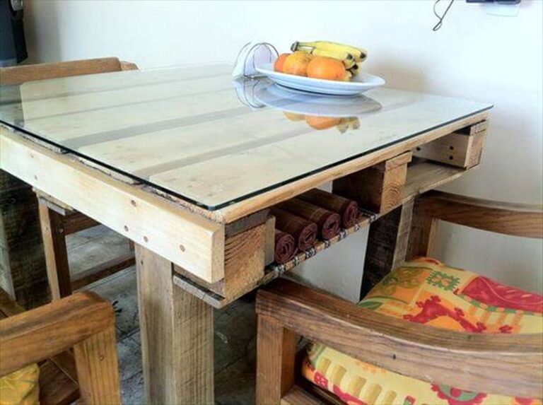 Unique DIY Pallet Table Ideas