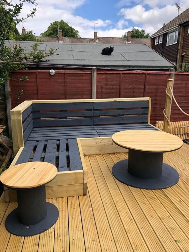 DIY Table Patio Uusing Wooden Pallets
