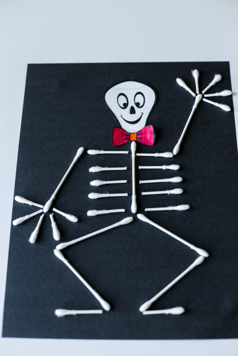 Easy Q-Tip Skeleton Craft