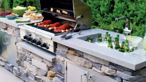 Outdoor Kitchens and Dining