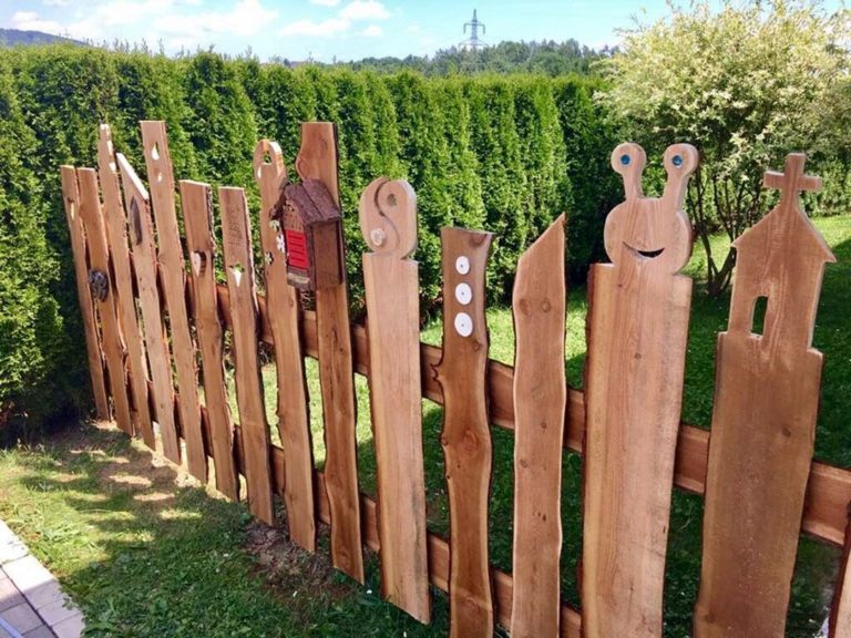 DIY Garden Wooden Fence Art