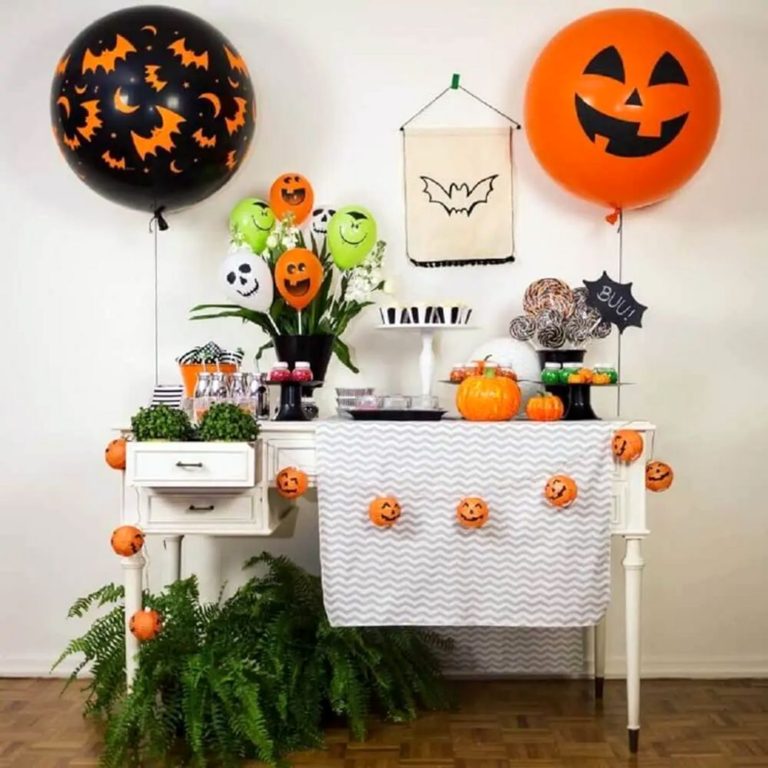 Halloween decoration with balloons and vases