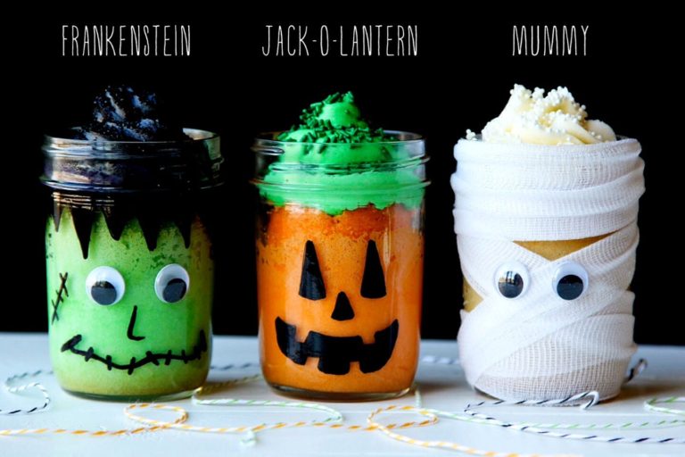 Halloween Mason Jar Mini Cakes