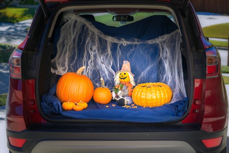 Spooky Trunk-or-Treat Decorating