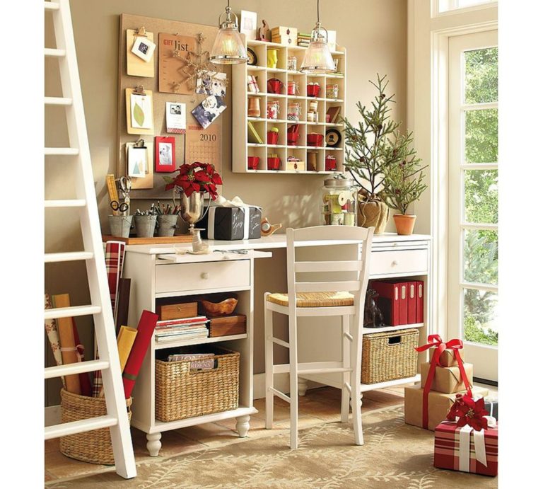 Amazing small home office for Christmas