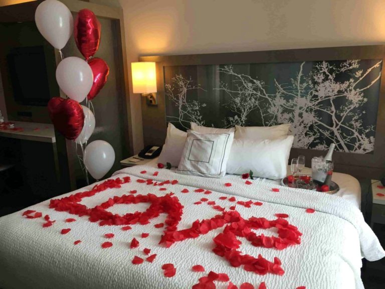 Romantic Valentines Bedroom Decoration